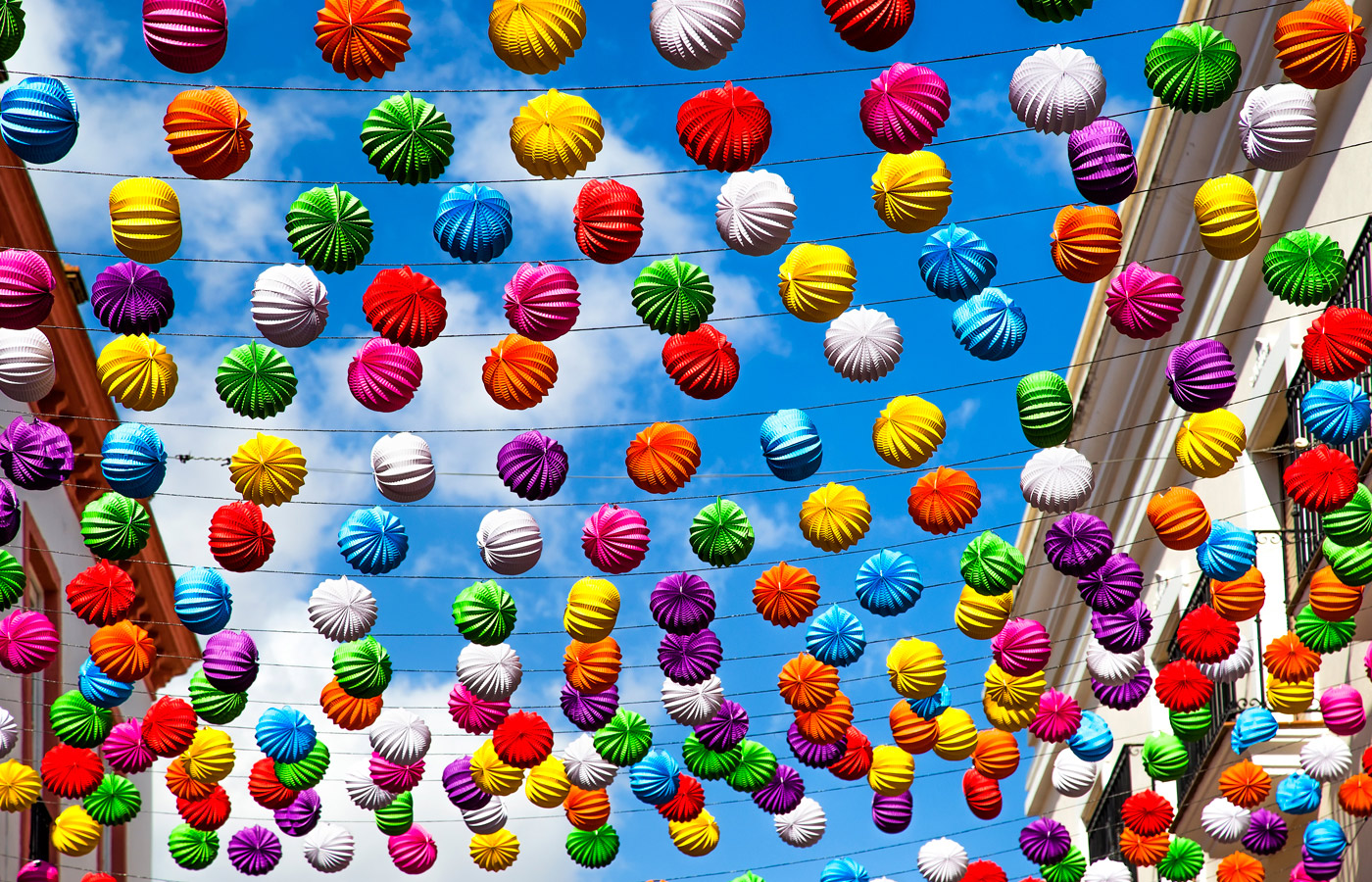 Calle globos colores