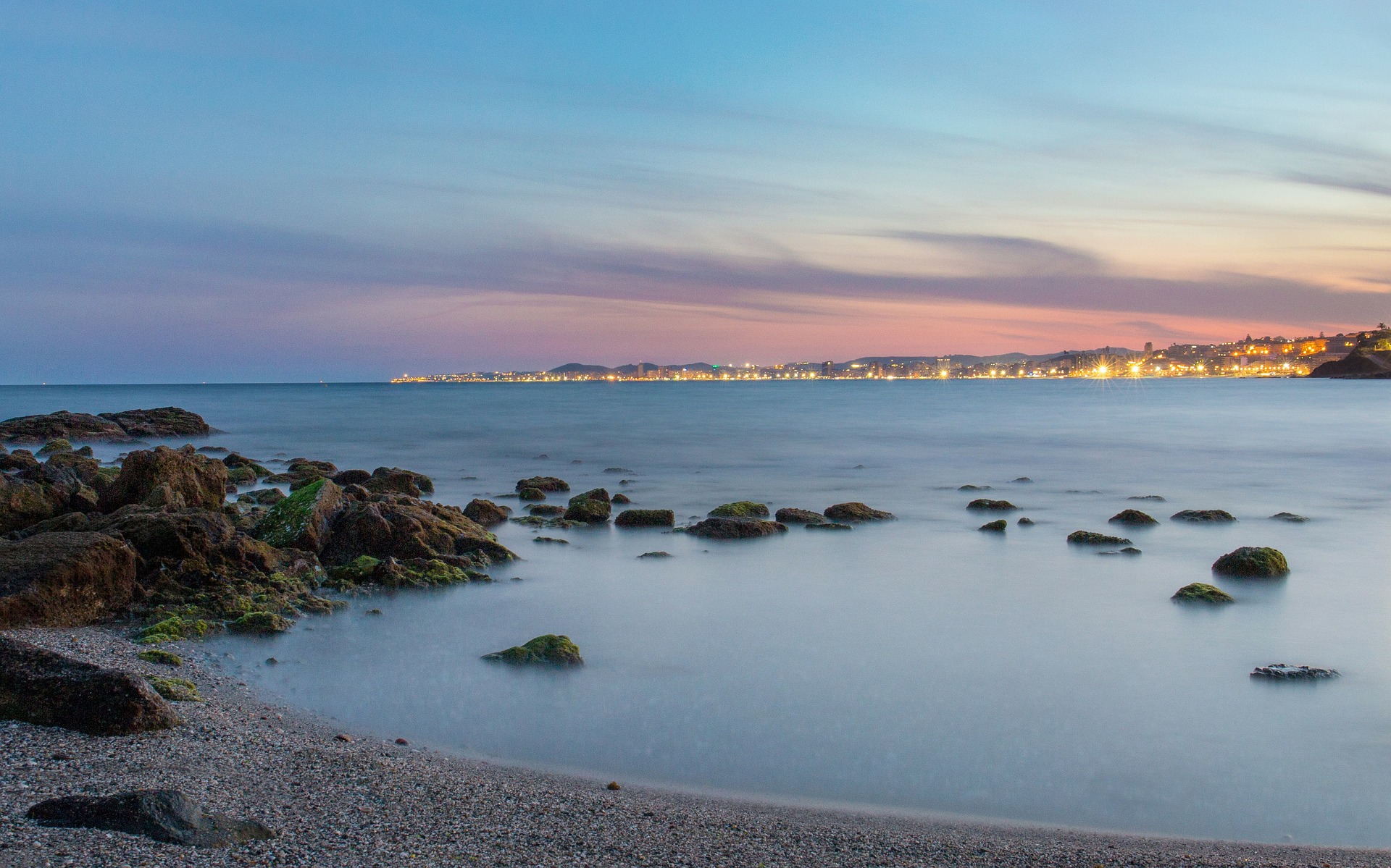 playas-nudistas-de-Malaga-muchosol